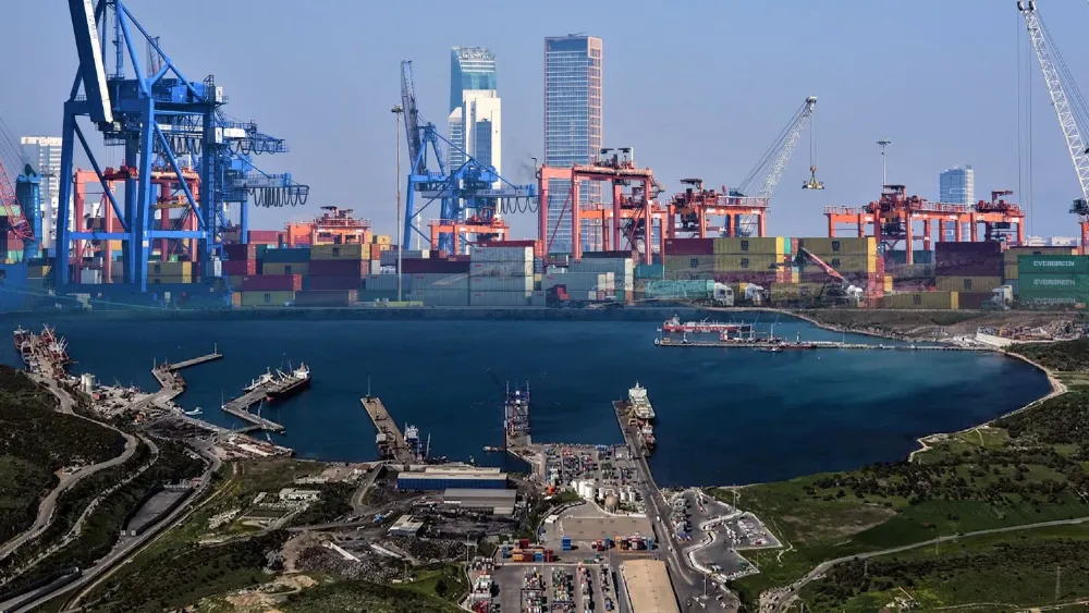 Hürmüz krizi İzmir’in limanlarını eritti… Marmara-Akdeniz yükseldi, Ege inişte