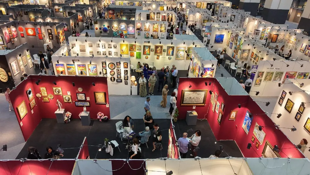 120 galeri, bin 600 sanatçı aynı çatı altında... İzmir’de sanat buluşması başladı