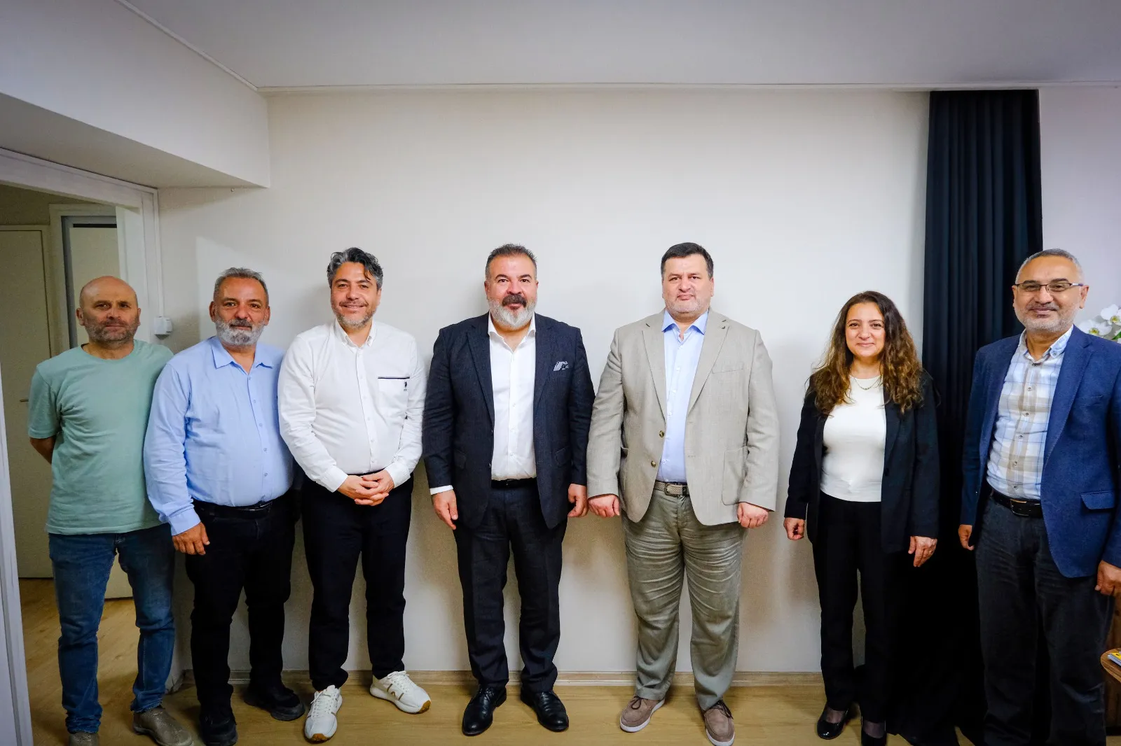 Devrim Barış Çelik, Tek Referans'ı ziyaret ederek başarılar diledi