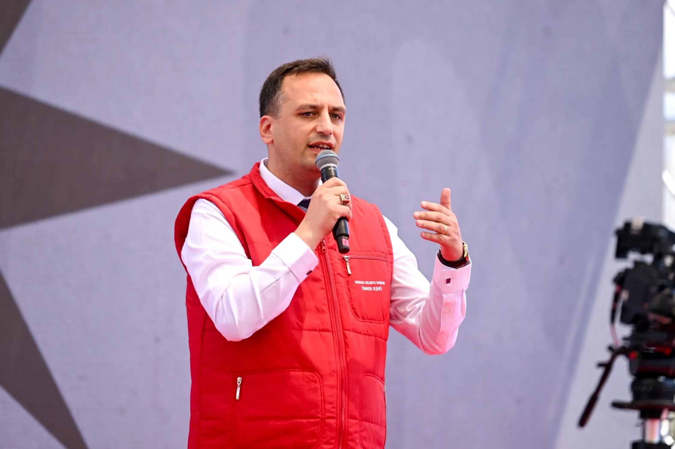 Bornova Belediye Başkanı Ömer Eşki, ilçeyi geleceğe hazırladıklarını söyledi