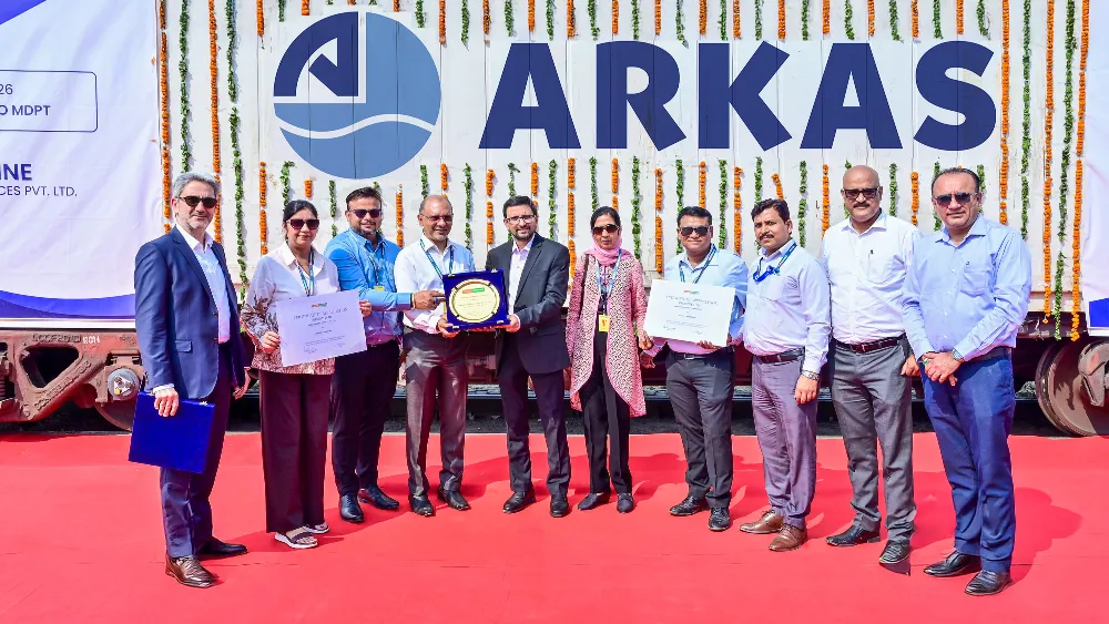 Arkas Line'dan Hindistan operasyonu: Limanları blok trenlerle bağladı