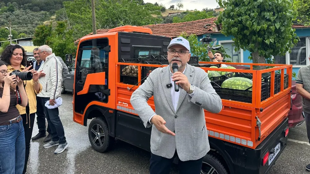 Türkiye’nin elektrikli hafif ticari aracı ‘Karluna’ için Tire sokaklarında reklam çekimi