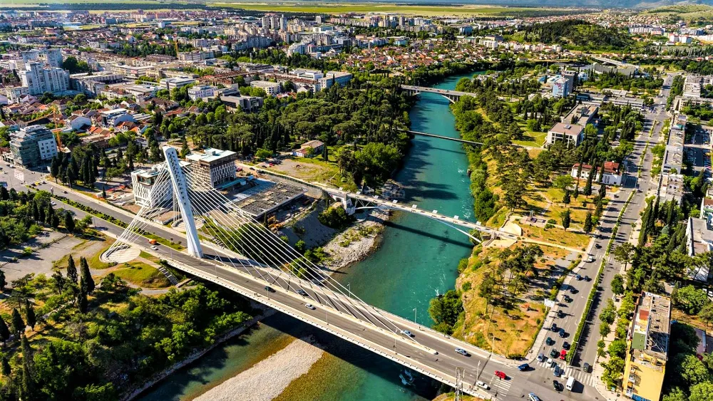 SunExpress'in İzmir Karadağ seferleri yarın başlıyor 