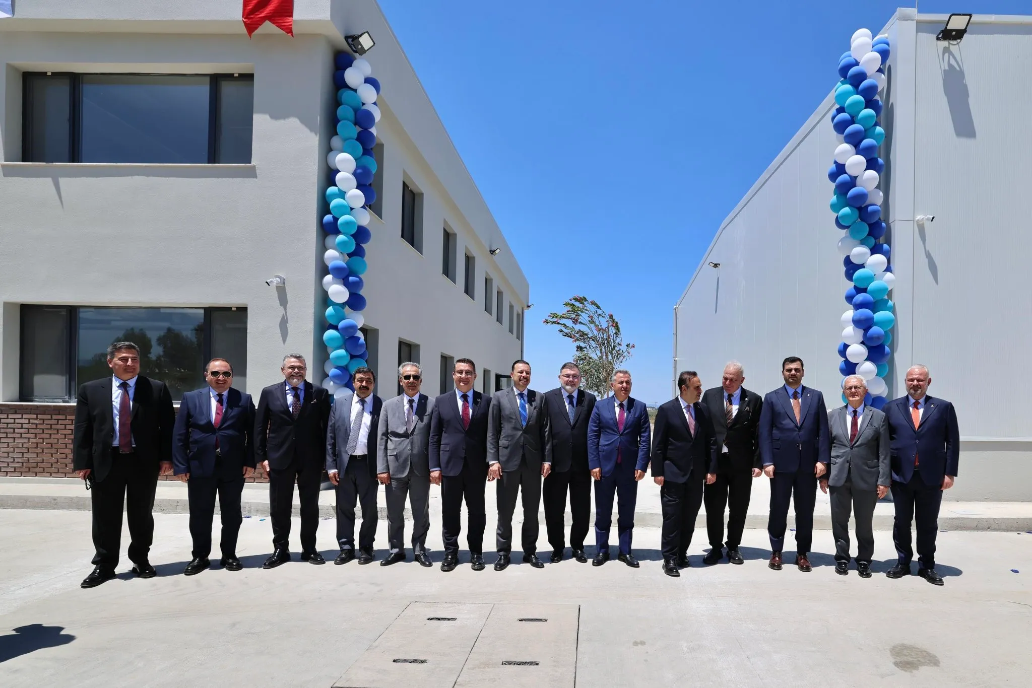 Bakan Kacır ve beraberindekiler, bölgedeki tesislerin açılışını gerçekleştirdi