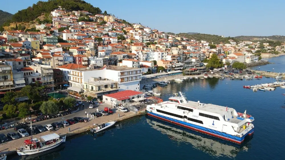 İzmir’in bir deniz kapısı daha kapandı… Alsancak-Midilli seferleri iptal