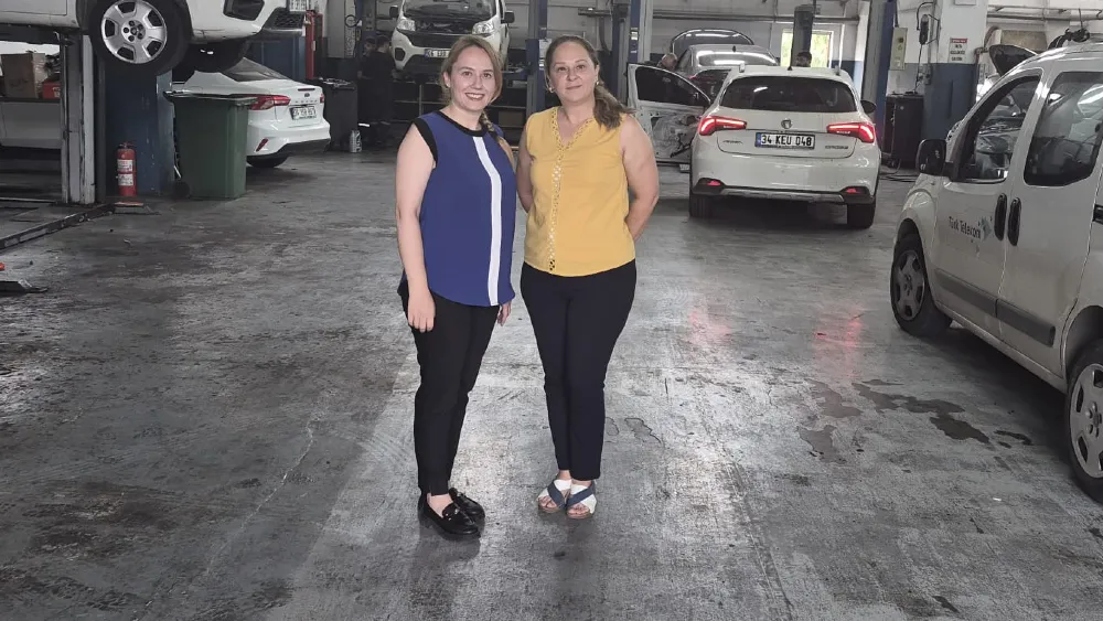 Deniz Erkan ve kardeşi Sibel Ertimurtaş kalfalık belgesini aldılar. Sırada ustalık ve usta öğreticilik belgesi var