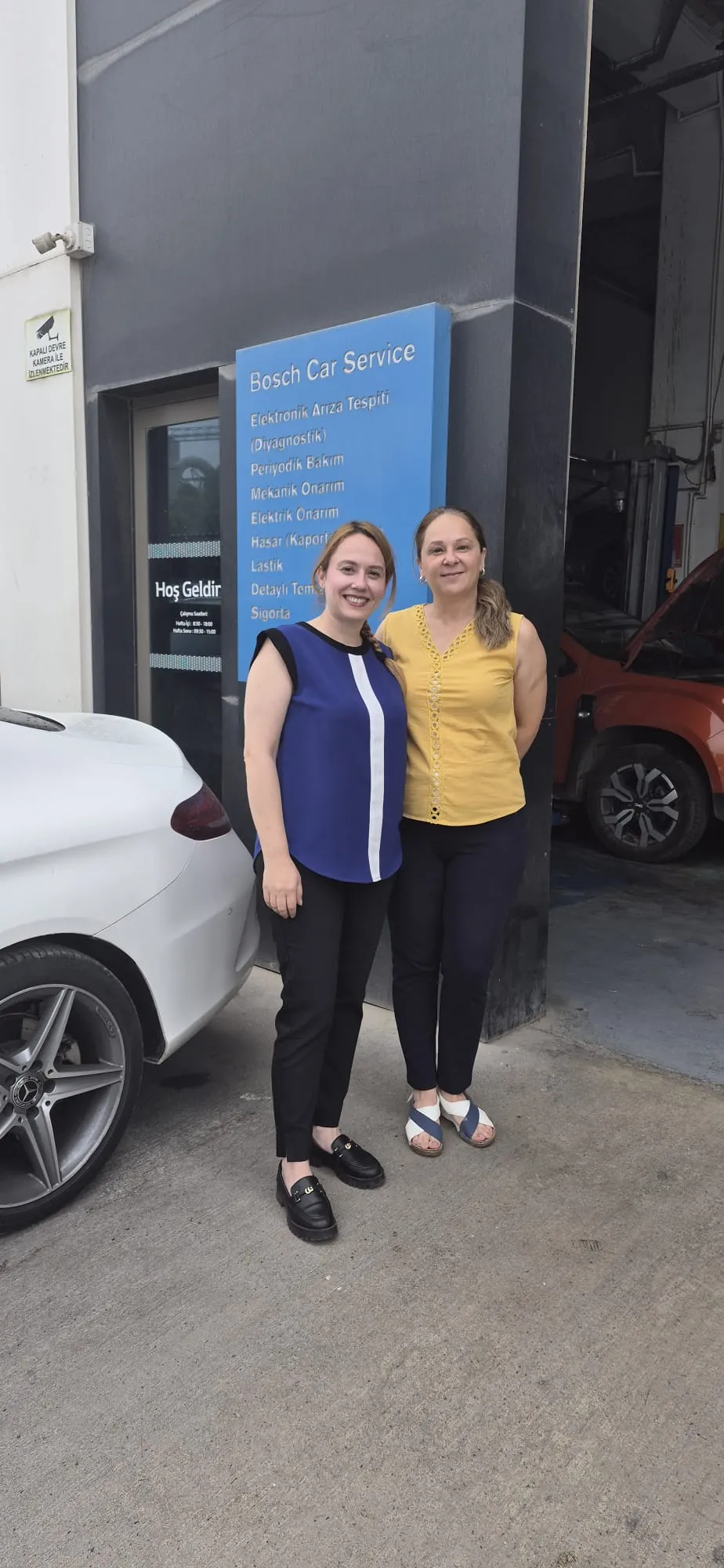 Deniz Erkan ve Sibel Öztimurtaş, kadınların da otomotiv sektöründe başarılı olabileceğinin en iyi örneklerinden biri