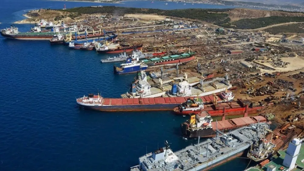 Aliağa’da çifte skandal…. Yasaklı İsrail’den kaçak akaryakıt dolu gemi getirdiler
