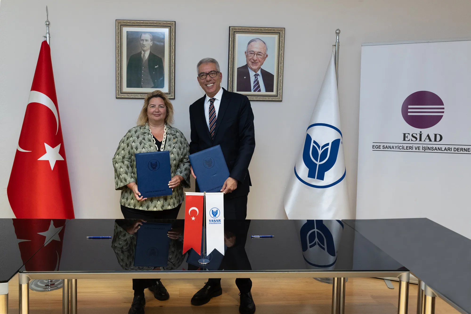 ESİAD Başkanı Sibel Zorlu ve Rektör Prof. Dr. Levent Kandiller protokolü imzaladı