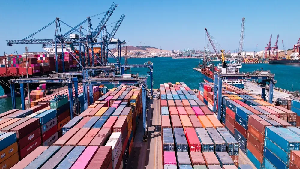 Aliağa'daki dev konteyner limanı Gençer Holding'in ortakları arasındaki kavgada çekişme konusu oldu