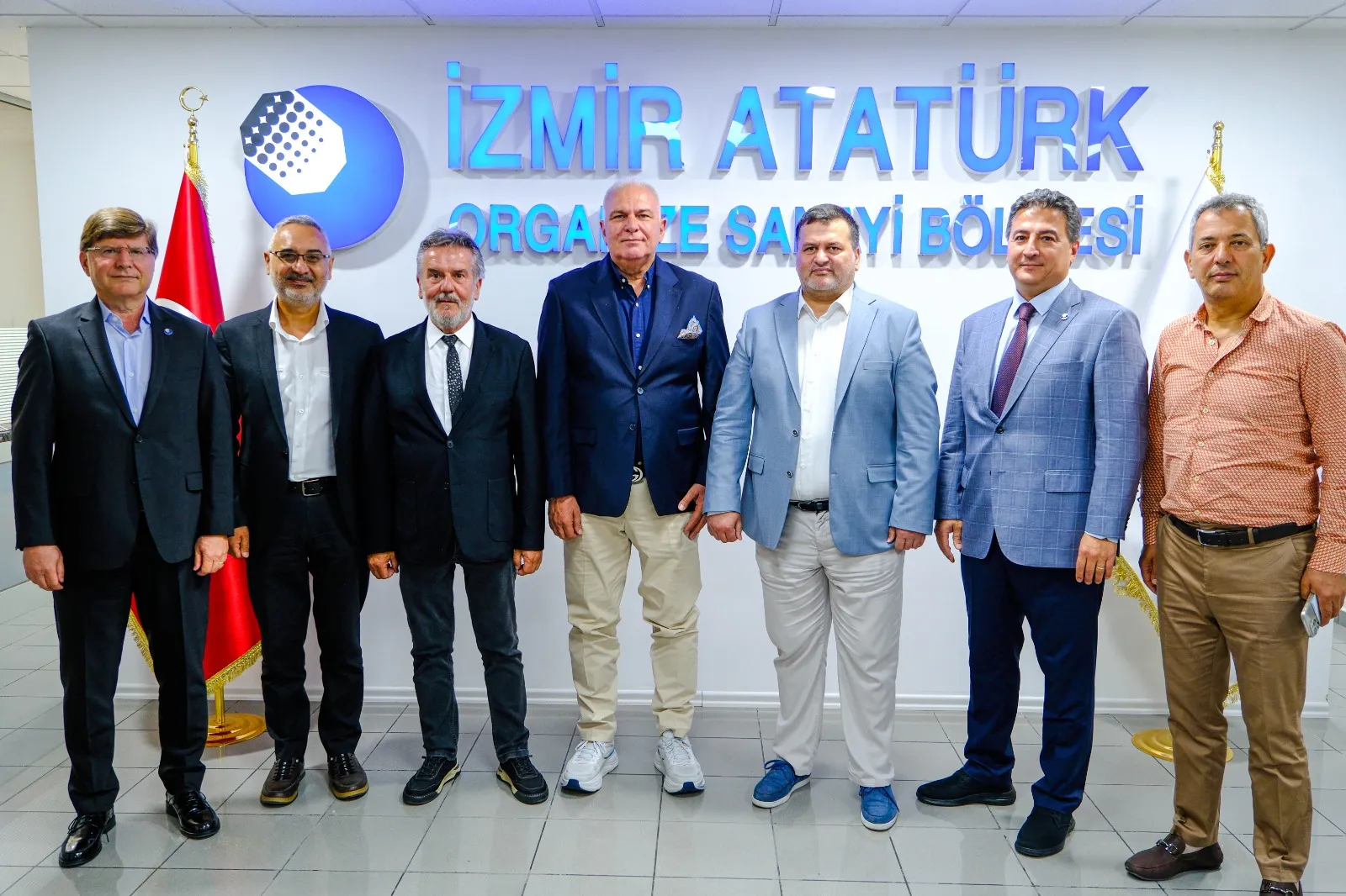 İAOSB Yönetim Kurulu Başkanı Cenk Karace ve YK Üyeleri, Tekreferans.com İmtiyaz Sahibi Erhan Gülenç ve Genel Yayın Yönetmeni Sinan Doğan'a projelerini anlattılar