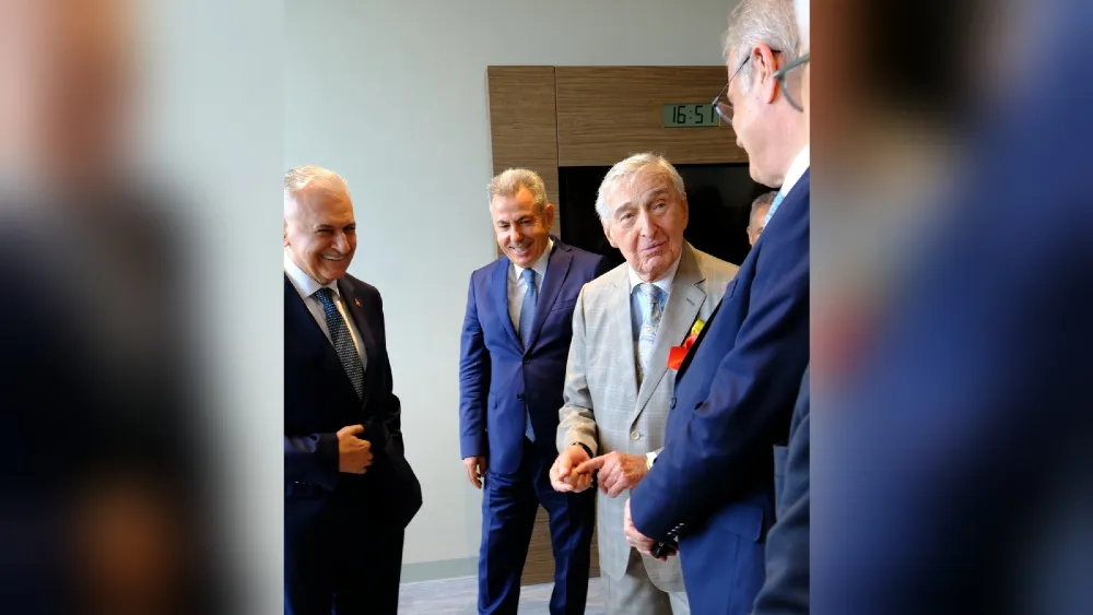 Rahmi Koç bile inşaattan dert yandı: Türkiye'de hiç zamanında bitmez