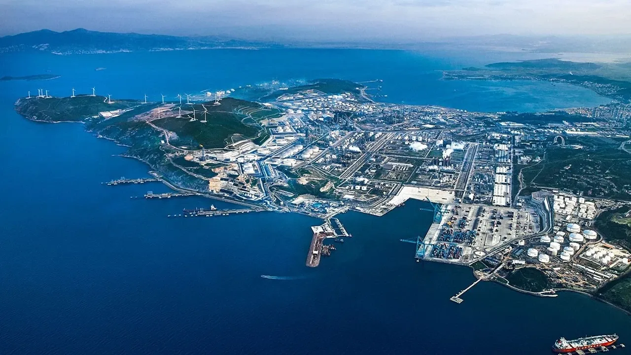 Petkim ve STAR Rafinerisi, SOCAR Terminal ve TÜPRAŞ'ın yer aldığı Petkim Yarımadası