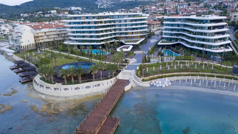 Çeşme’de şok iddia… Halkın kumsalı 54 kişinin bahçesi oldu!