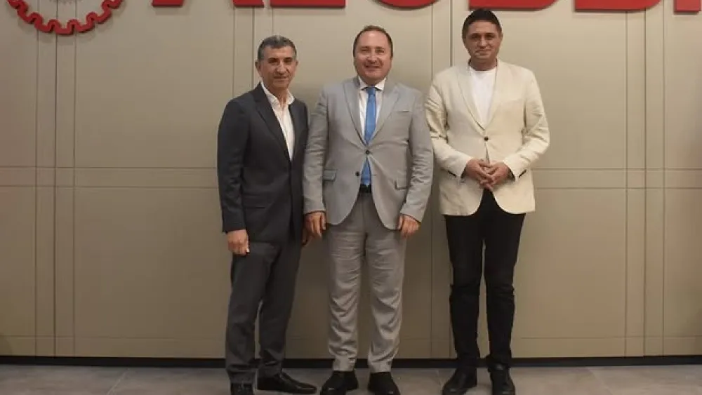 ALOSBİ Başkanı Haluk Tezcan, İzmir Bakırçay Üniversitesi Rektörü Prof. Dr. Rasim Akpınar ve Aliağa Belediye Başkanı Serkan Acar