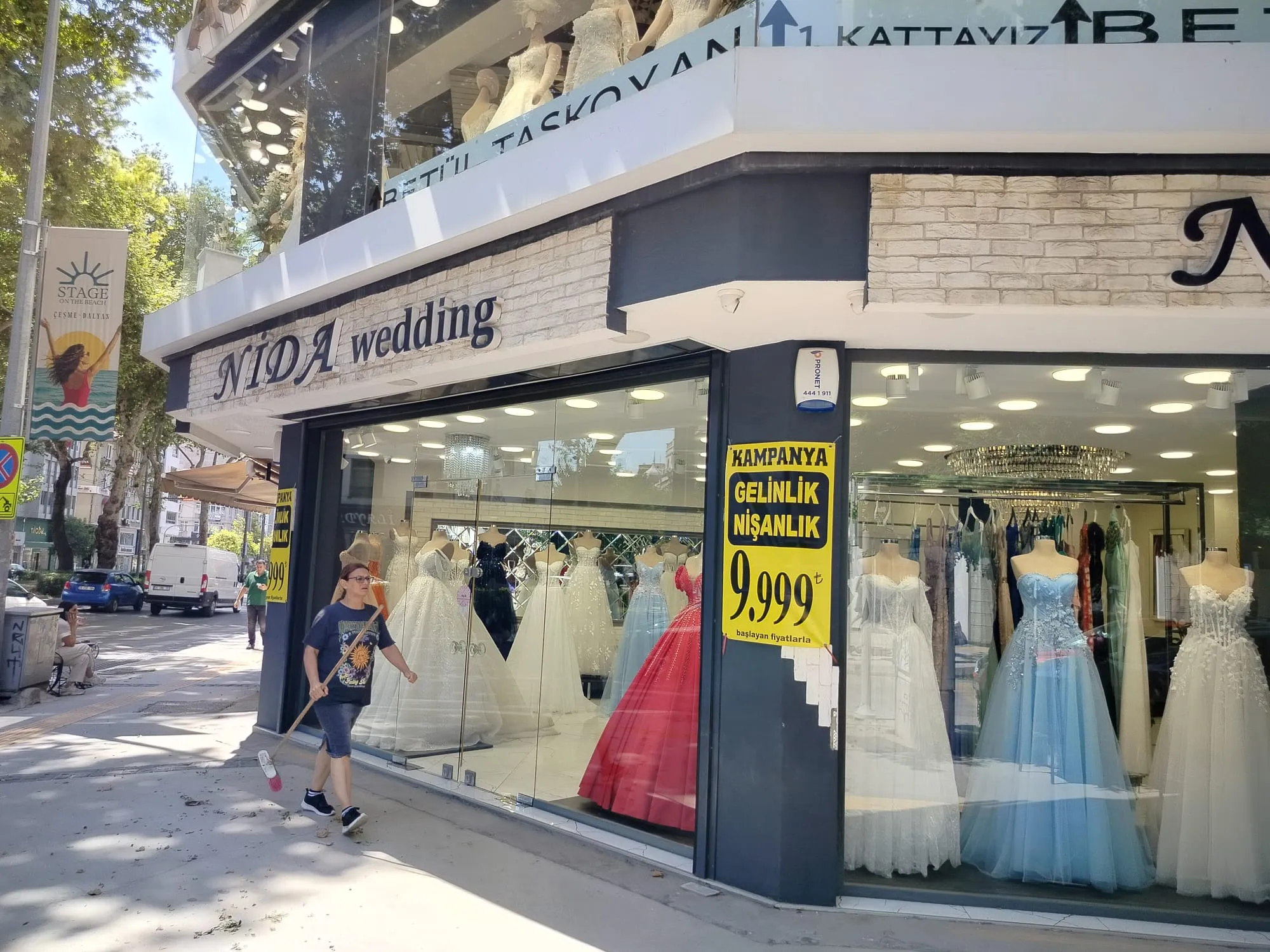 Durgunluğu aşmak isteyen esnaf, kampanya başlattı. 9.999 TL'ye gelinlik satan işyerleri var