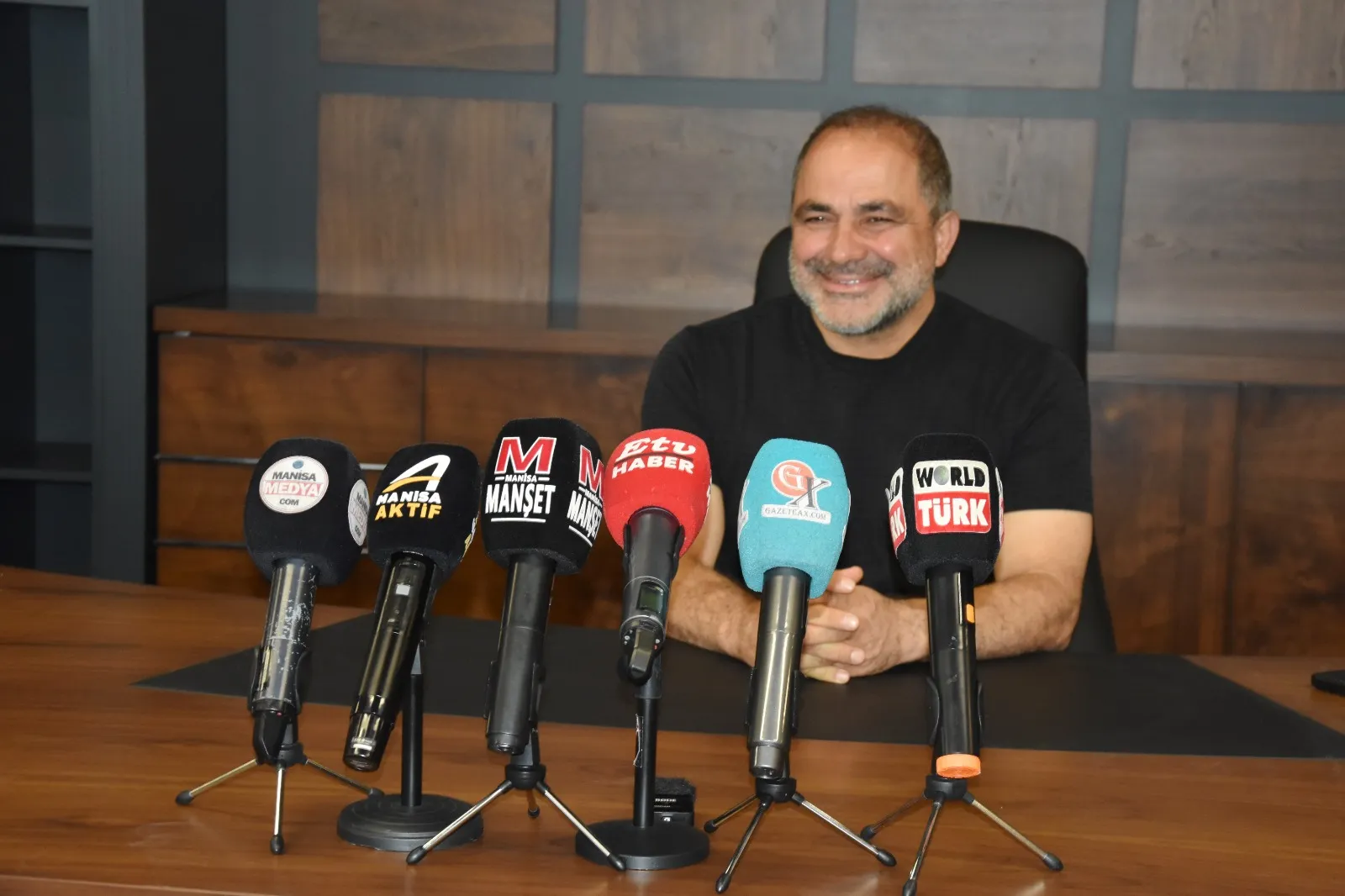 Ali Uçak, Alaşehir'deki tesislerinde basın toplantısında Tariş'e ağır eleştirilerde bulundu