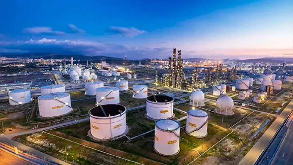 Azeri SOCAR, Petkim'de yıllardır bekleyen dev yatırım planı için İtalyanlarla anlaştı