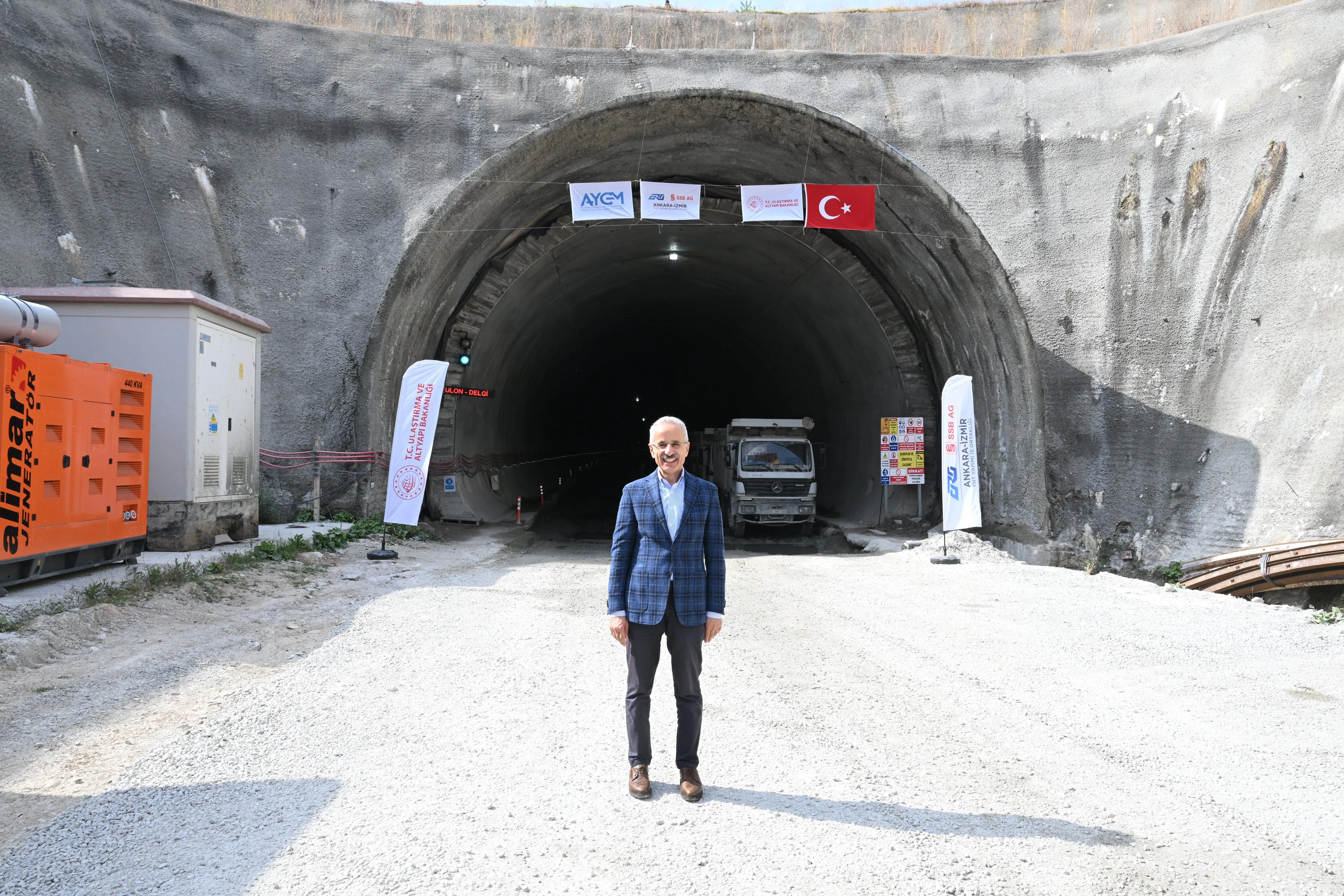 Bakan Uraloğlu, projenin bitiş tarihi olarak 2027 yılını işaret etmişti