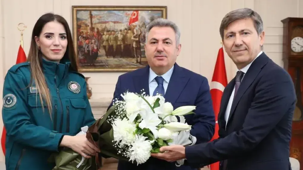 Ege Gümrük ve Dış Ticaret Bölge Müdürü Mehmet Enver Kök, İzmir Valisi Dr. Süleyman Elban'ı ziyaret etmişti