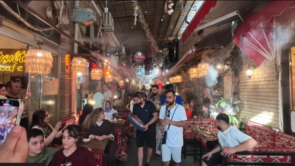 Kızlarağası Hanı'nda canlı müzik yayını, ziyaretçilere keyifli anlar yaşatıyor