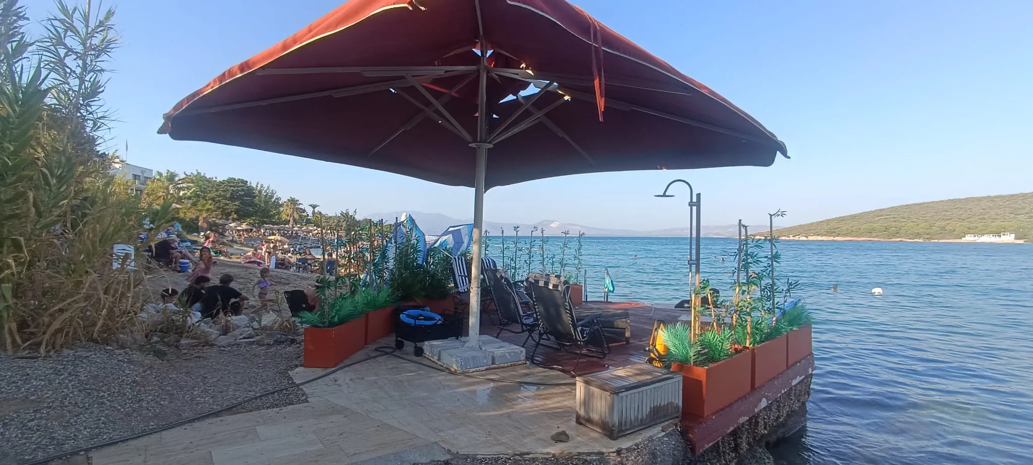 Ünlü iş insanı tarafından yapılan iskele ve özel beach tepki çekmişti
