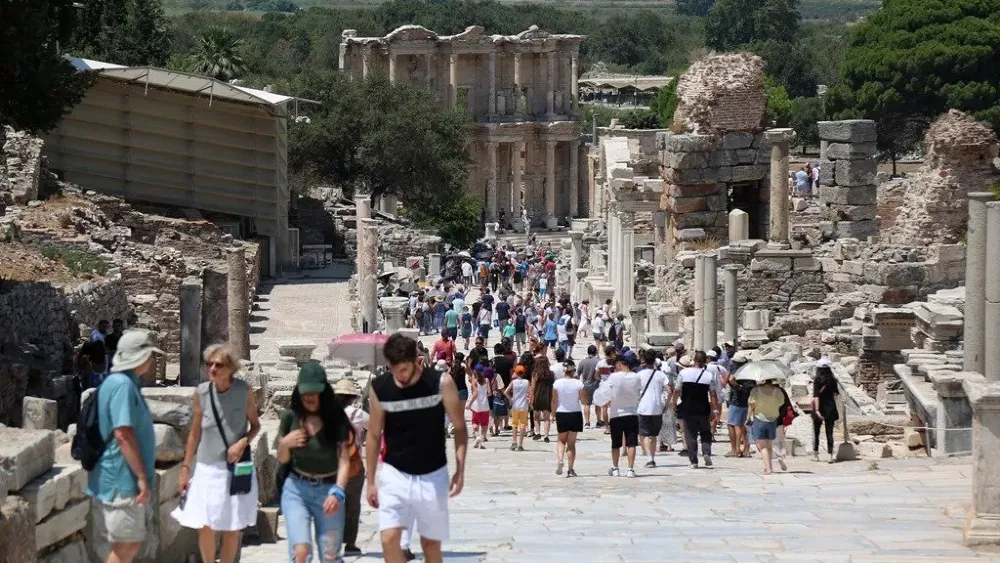 Yabancı turist ayağını çekti… İzmir turizmini gurbetçi kurtardı