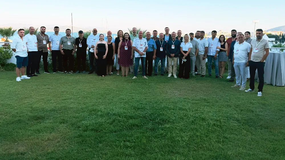 İzmir Çeşme'de gerçekleştirilen tanıtım etkinliği, sektör profesyonellerine TEKA'nın yüksek enerji verimliliği sunan ve yenilikçi ürün ailesini yakından tanıma fırsatı sundu