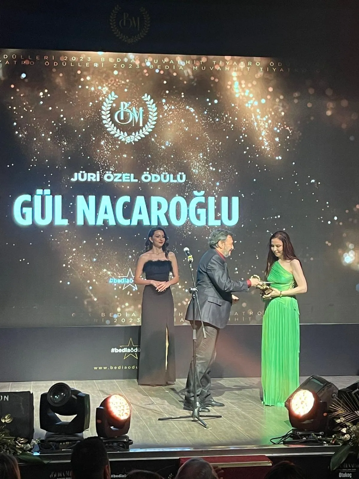 Gül Cabbaroğlu Nacaroğlu'nun sanata düşkünlüğünün kökenleri lise yıllarına uzanıyor