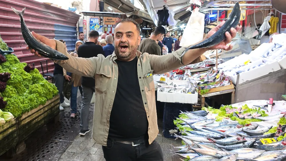 Balık sezonu bereketli başladı… Tezgahlar palamutla doldu taştı