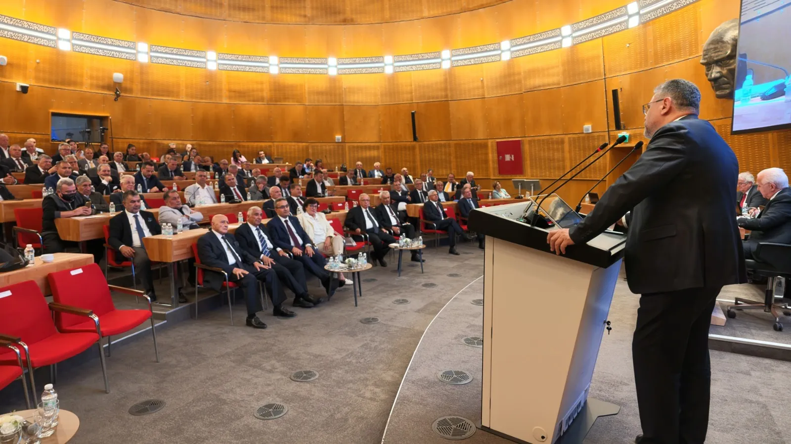 Mustafa Karabağlı, EBSO Meclis Toplantısı'nda sanayicilere hitap etti