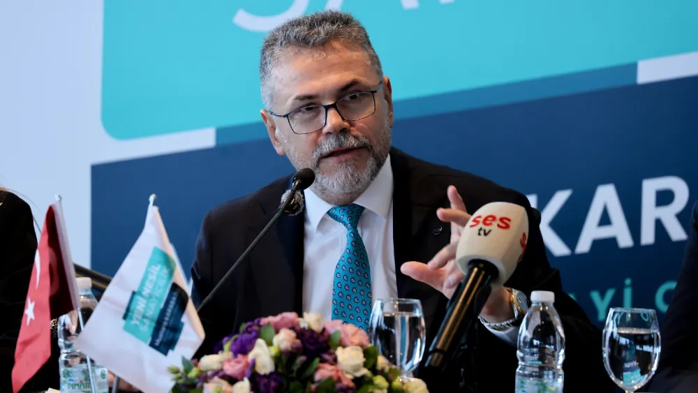 Mustafa Karabağlı: Çok sesli İzmir korosunda sanayicinin orkestra şefi olacağım