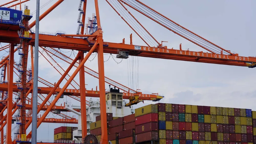 Mersin Limanı, İzmirli lojistik şirketleri için adeta işkenceye dönüştü