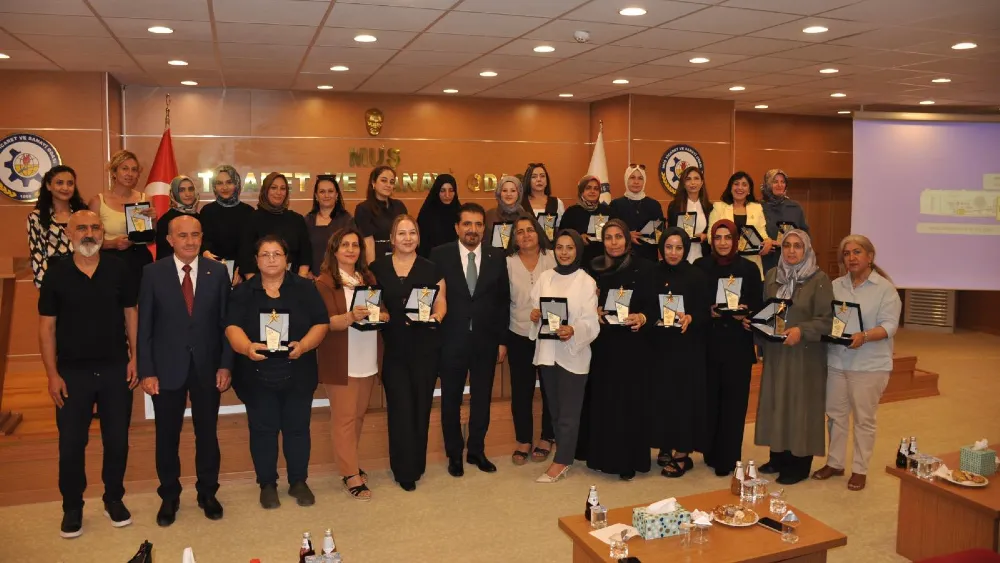 Muş Ticaret ve Sanayi Odası’ndan kadın girişimcilere vefa: 29 kadına plaket verildi
