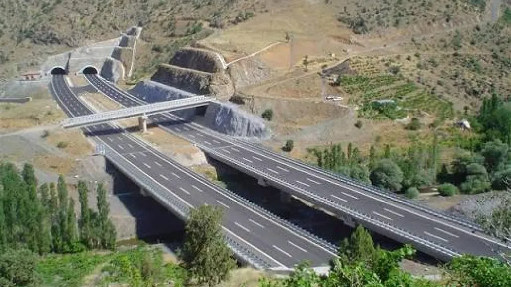 Köprü ve otoyollar özelleştiriliyor.... Listede iki köprü, 8 otoyol var