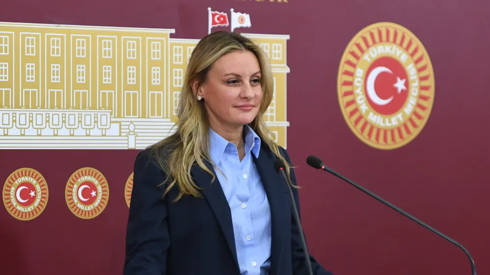 YENİ Partili Ösen'den uyarı: Turizm gemisi su alıyor