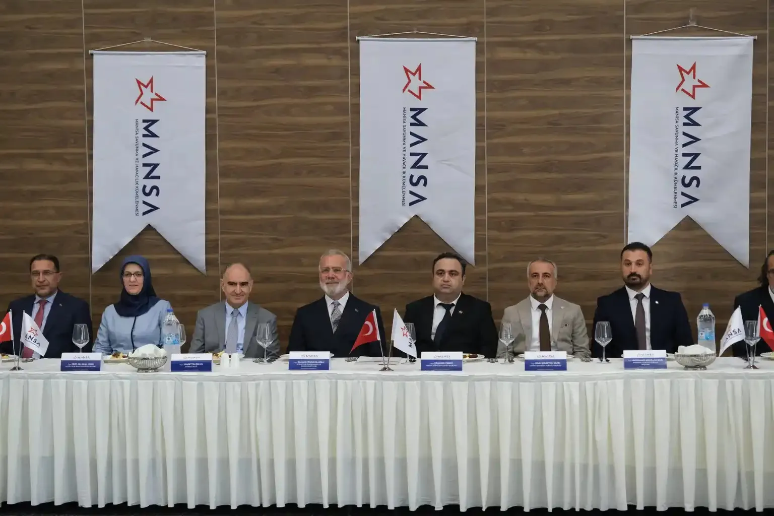 Kümelenmenin lansmanına Manisa Valisi Vahdettin Özkan ile siyasetçiler de katıldı