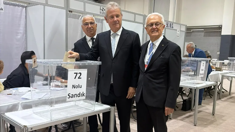 100 bin üyeli İZTO’da seçimler başladı… İlk oyu Başkan Özgener kullandı
