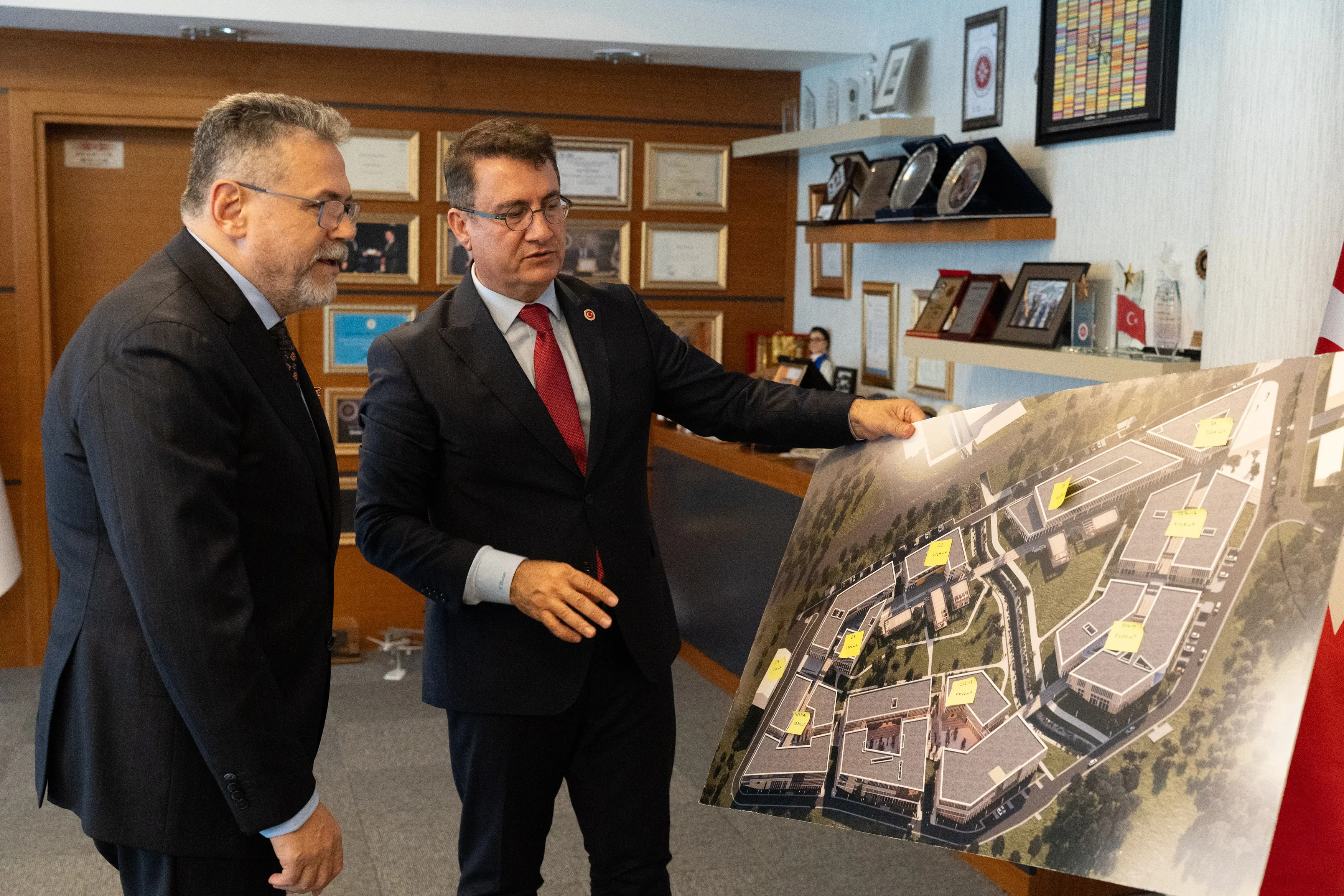 İzmir Yüksek Teknoloji Enstitüsü Rektörü Prof. Yusuf Baran, EBSO Başkan Adayı Mustafa Karabağlı'ya yeni teknopark yatırımları hakkında bilgi verdi
