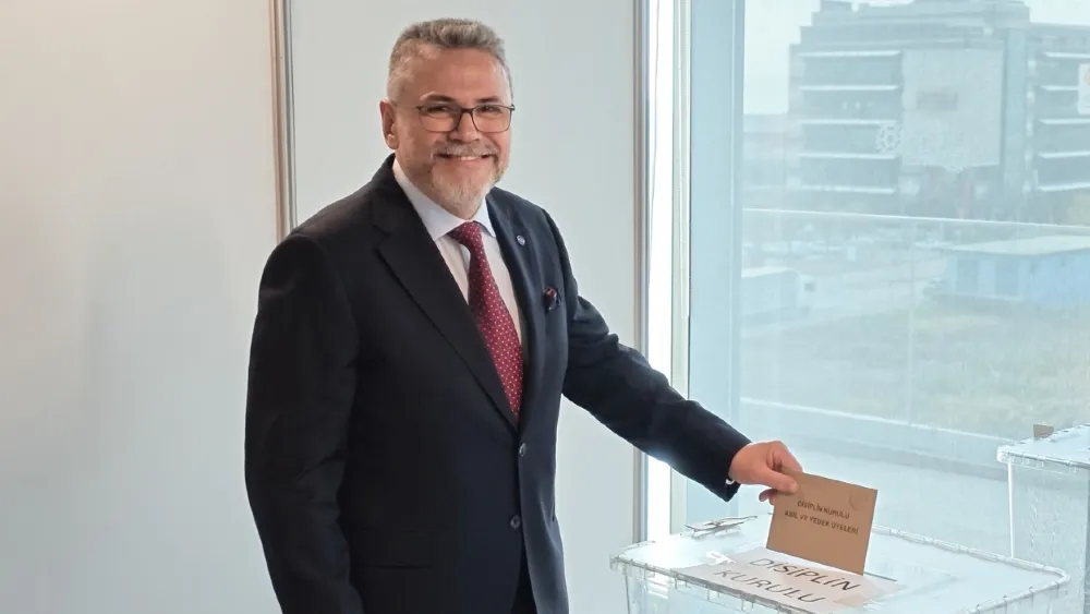 EBSO Yönetim Kurulu Başkan Adayı Mustafa Karabağlı, oyunu kullandı