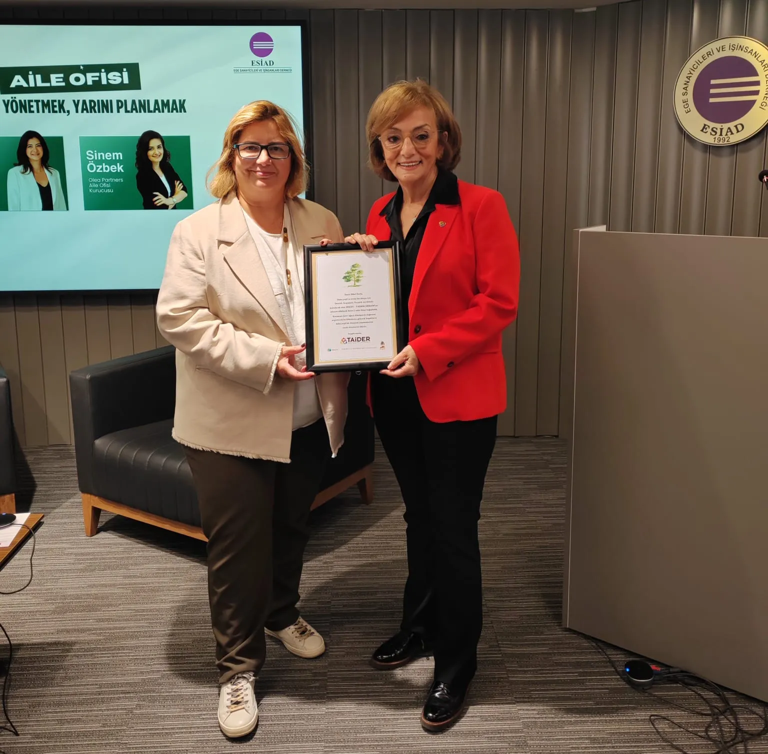 ESİAD Başkanı Sibel Zorlu ve TAİDER Başkanı Gülfem Yorgancılar Perçin