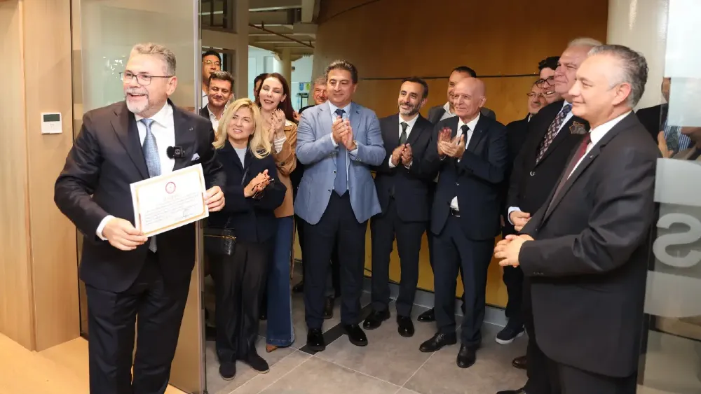 EBSO Başkanı Mustafa Karabağlı mazbatasını sanayicilerle birlikte aldı