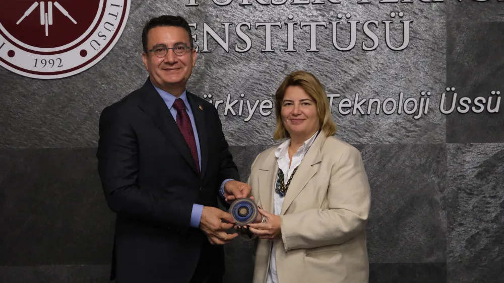 İYTE Rektörü Prof.Dr. Yusuf Baran ve ESİAD Başkanı Sibel Zorlu