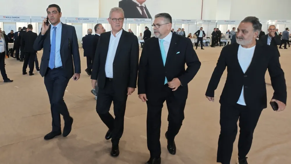 Özgener oy kullandı, Karabağlı eşlik etti