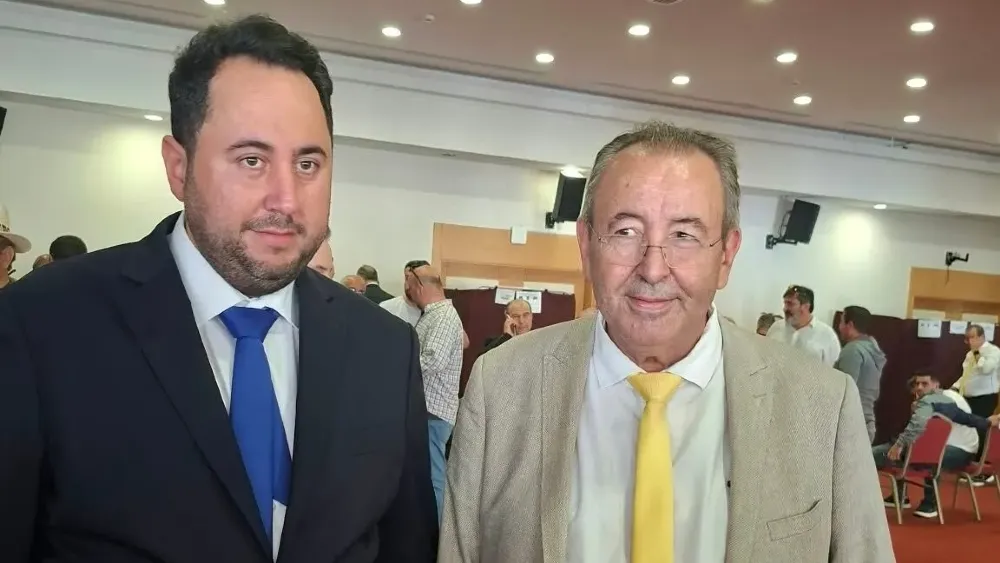 Kuşadası Ticaret Odası seçimlerinde Anıl Metin Oto (solda) ile Başkan Serdar Akdoğan yarışıyor