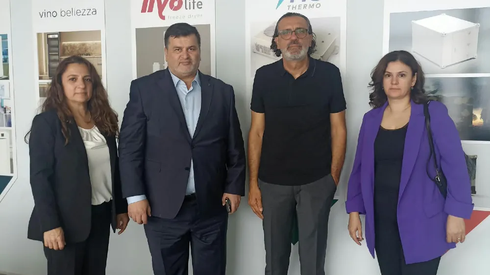 Öztaş Metal Grup Yönetim Kurulu Başkan Vekili Ersin Öztaş, faaliyetleri hakkında Tek Referans İmtiyaz Sahibi Erhan Gülenç, Yazı İşleri Müdürü Özlem Sarsın ve Manisa Temsilcisi Gülsüm Erdem Emen'e bilgi verdi