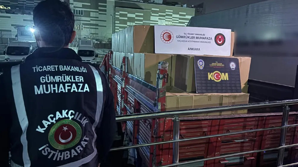 İzmir'de kaçak sigara üretimi yapan fabrikaya 125 milyon liralık baskın