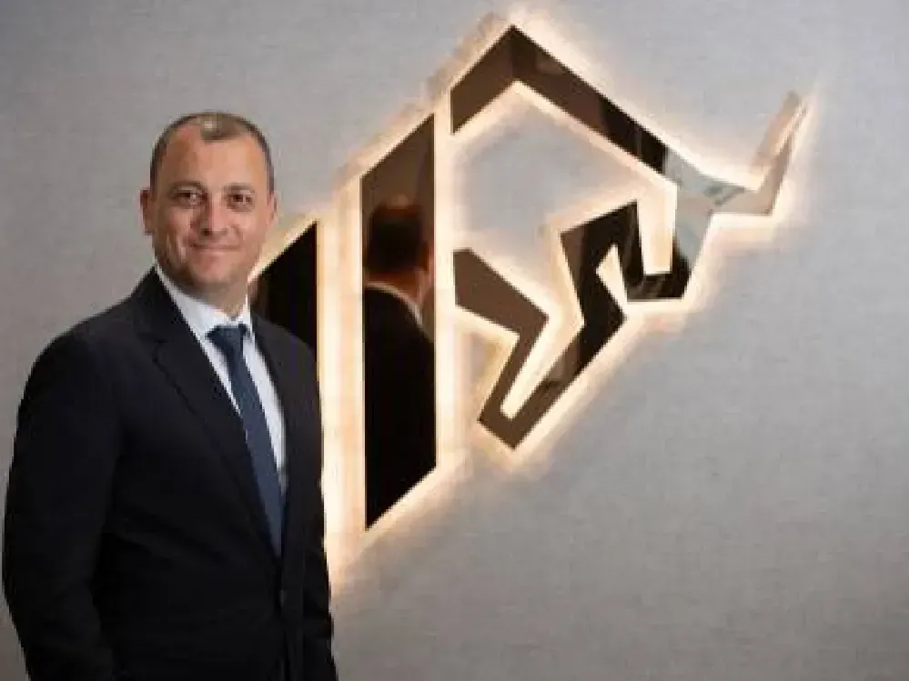 Medya patronu borsa devinden İzmir'de liman operasyonu