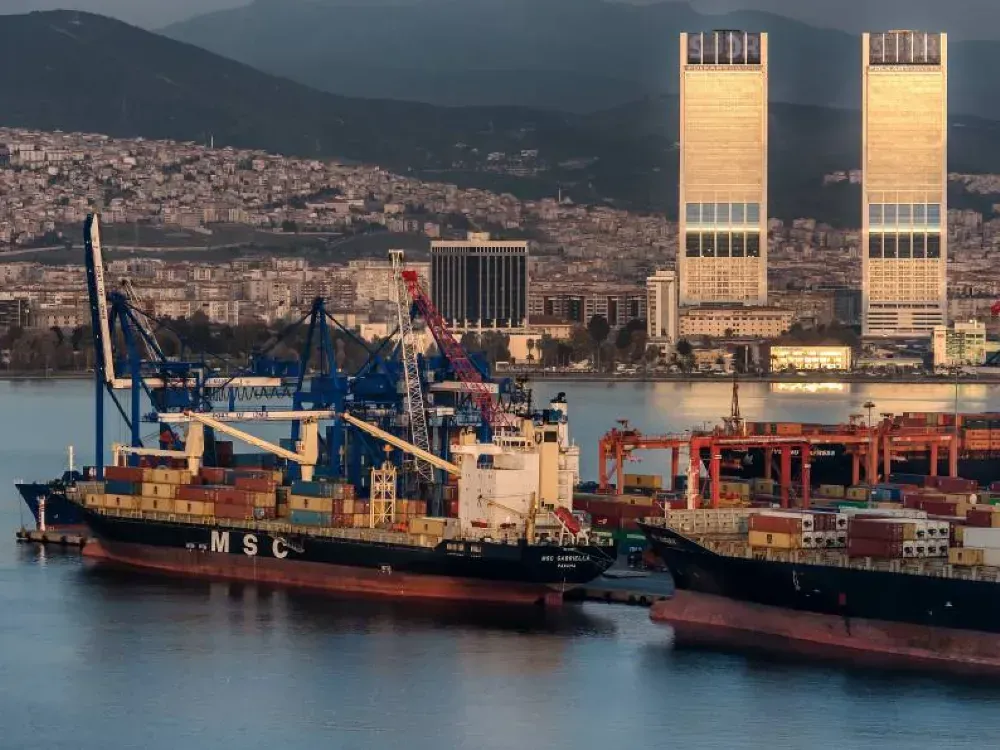 Alsancak Limanı kar gibi eridi... 2025'te tarihi dibe demir attı