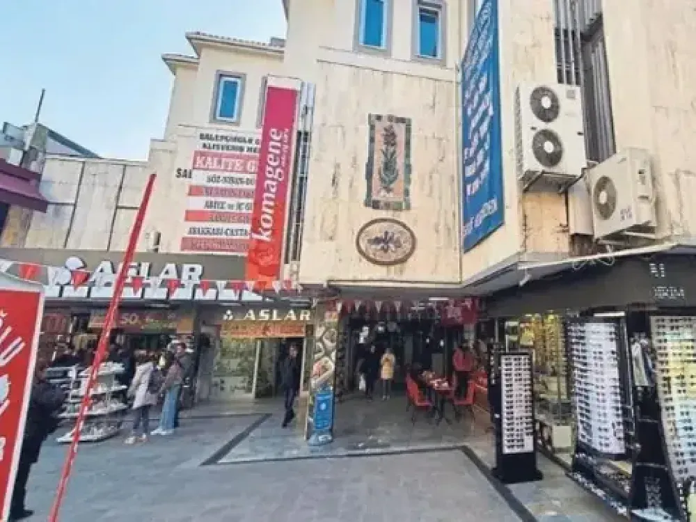 İzmir'de bir devrin sonu... Salepçioğlu İş Hanı tamamen boşaltıldı... İnşaat başlıyor...